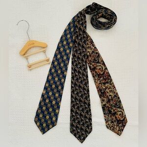 BUNDLE (3) Metropolitan Museum of Art Vintage Silk Ties with Wooden Tie Rack